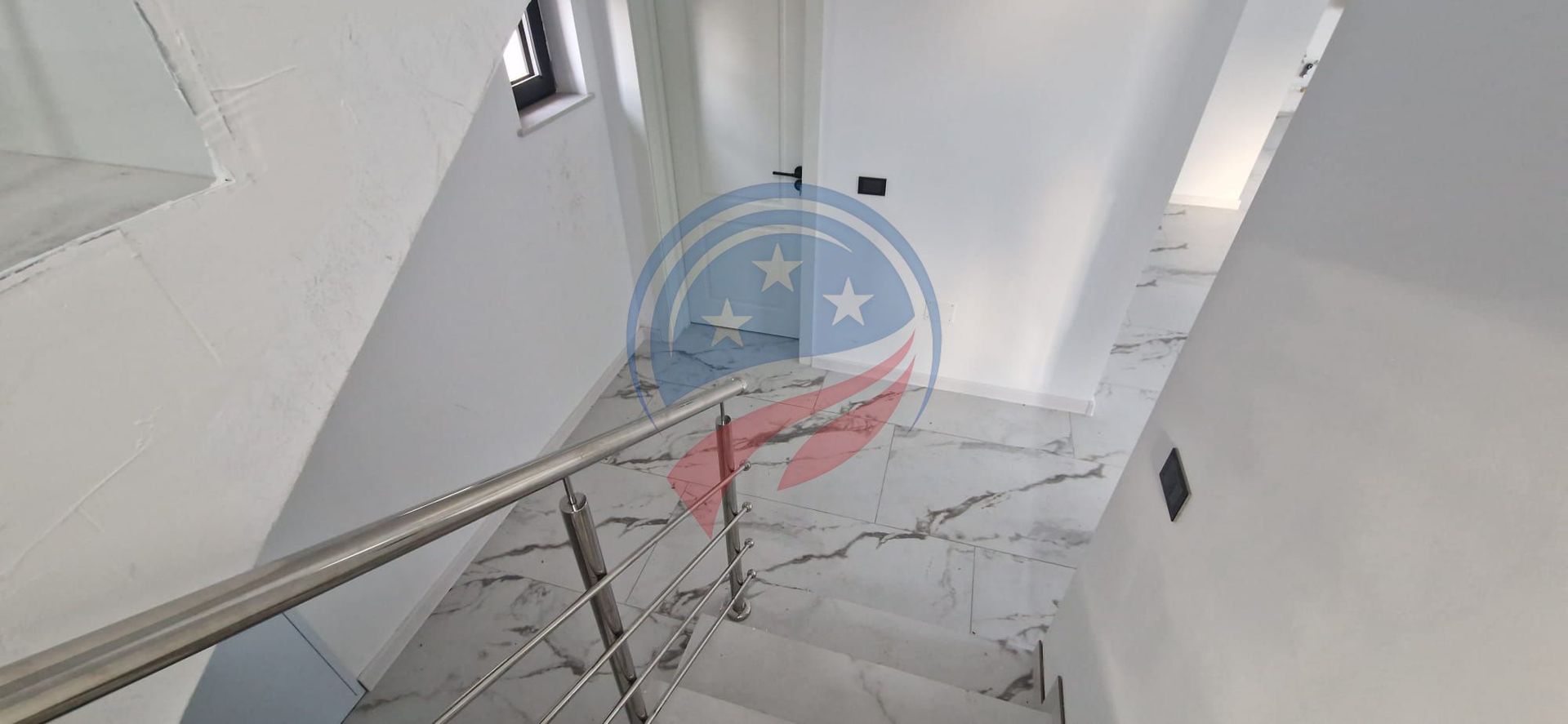 Casă modernă de lux – 4 camere, teren 373 mp, curte amenajată - Poză 9