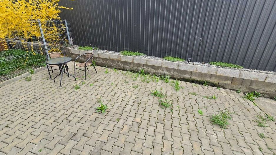 Apartament cu 3 camere si gradina, zona centrala. - Poză 1