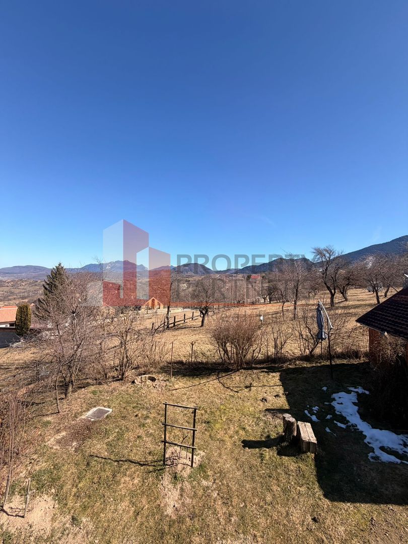 Casă tradițională cu 1800 mp teren  în Sohodol, Bran | Priveliște superba - Poză 11