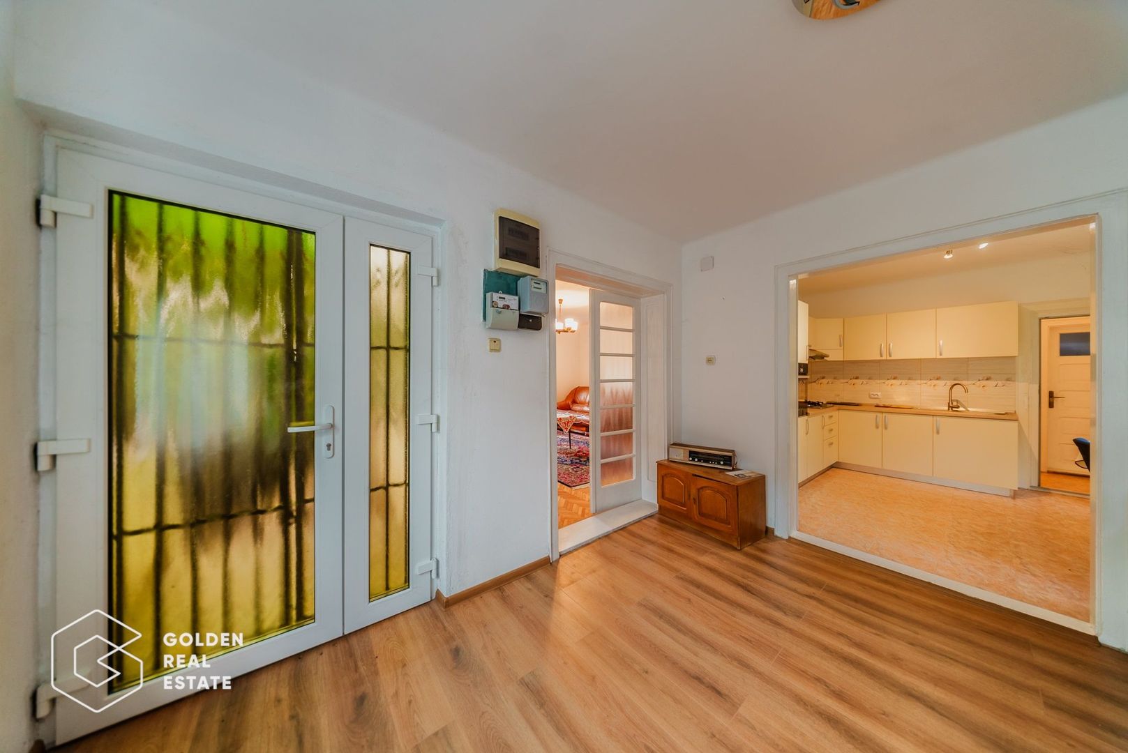 Vila superba, P+E,  Cuvin, 9 camere, 200 mp si teren 1300 mp plus anexa 3 camere - Poză 7