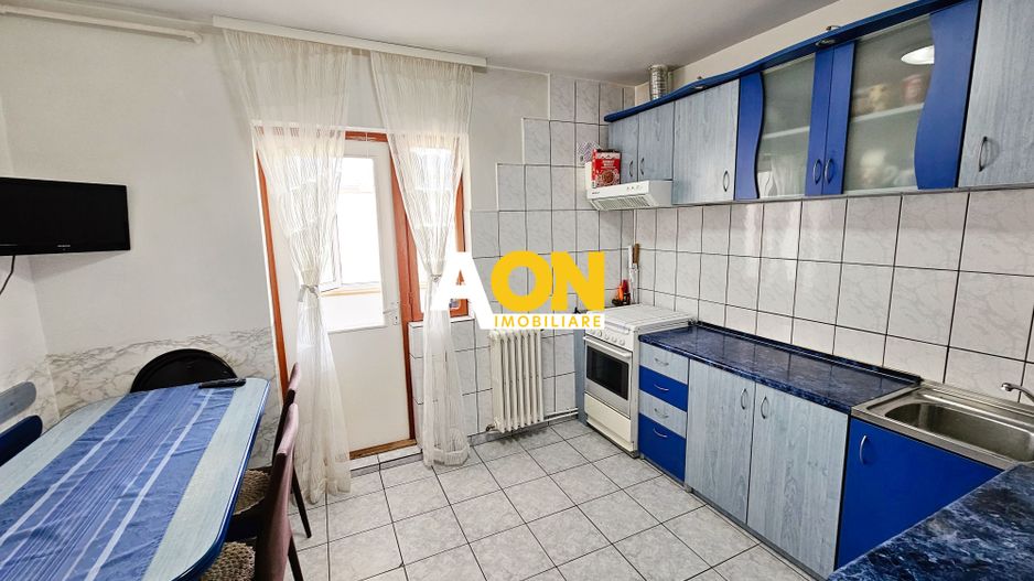 Apartament 3 camere, decomandat, Cetate, zona Kaufland - Poză 4