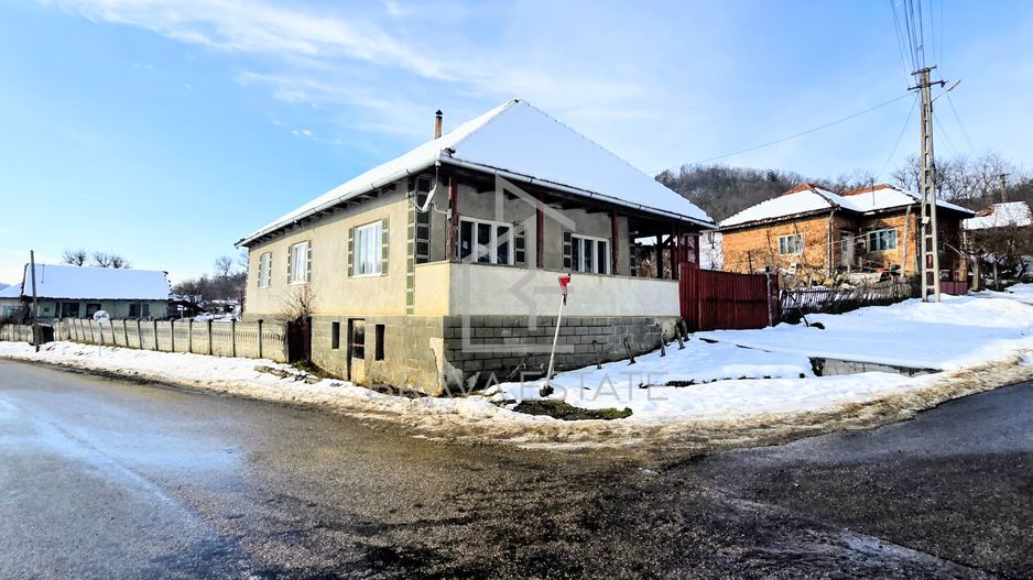 Casă de vânzare, 110 mp, 5 camere 1200mp teren , sat Voivodeni - Poză 1