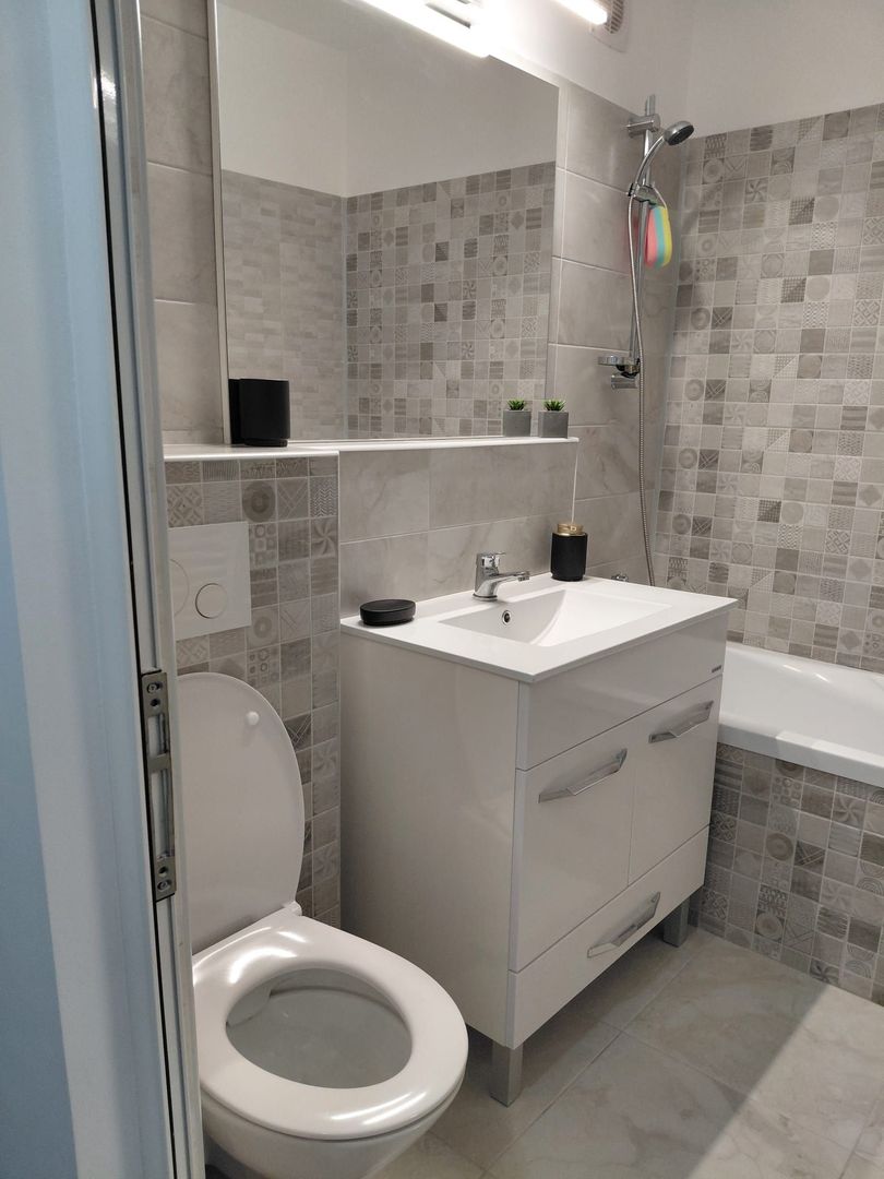 Vanzare - apartament cu 3 camere, Micro 16, renovat, mobilat nou - Poză 14