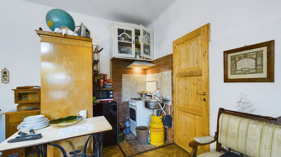 Apartament cu 2 camere în imobil central - Poză 4