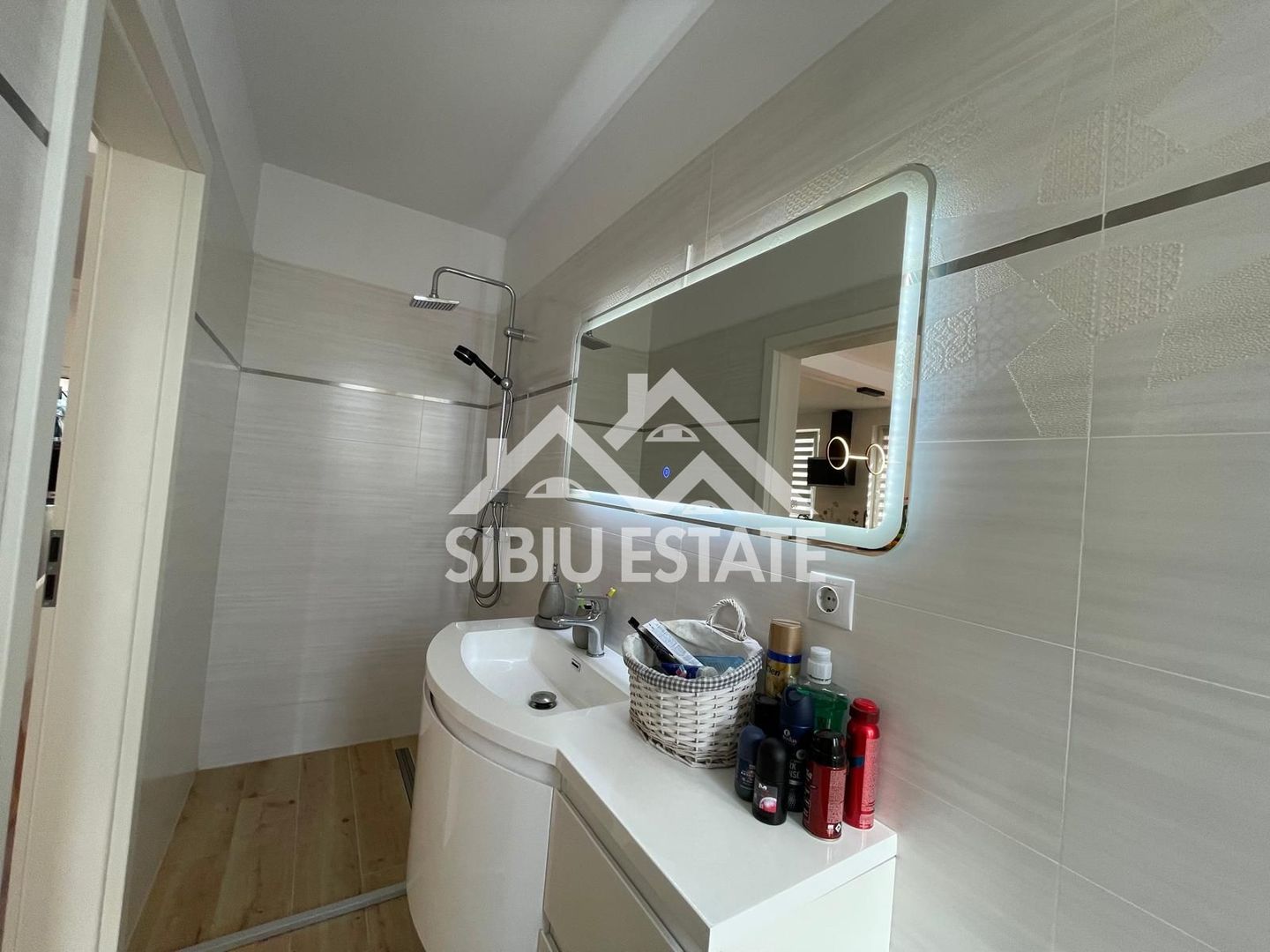 Casa cvadruplex de vanzare 4 camere, 2 locuri de parcare - Poză 14