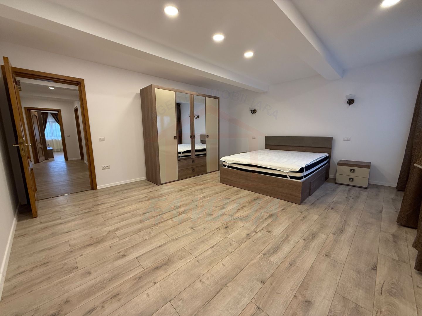 🏛️✨ APARTAMENT DEOSEBIT CU 2 CAMERE – CLĂDIRE CU VALOARE ISTORICĂ - Poză 2