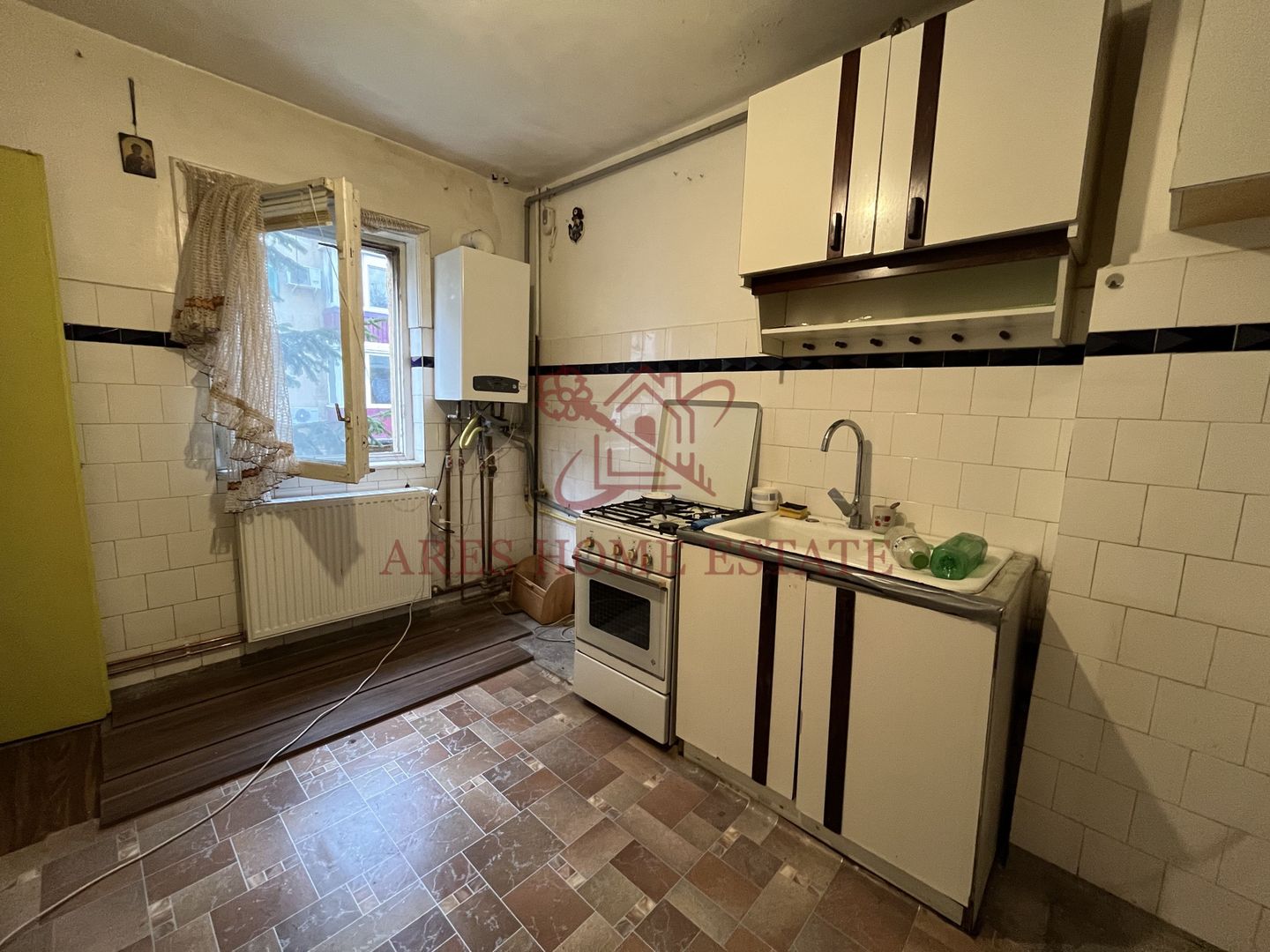 Etaj 1, 3 camere, spatios, 2 băi, centrală proprie – zonă excelentă - Poză 10