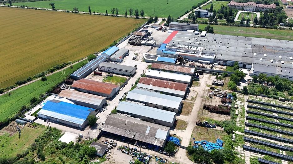 Proprietate industrială de vânzare în Caracal | Teren 18.232 mp - Poză 2