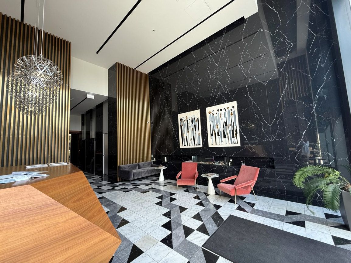 Apartament elegant cu 2 camere în One Herăstrău Towers - Poză 17