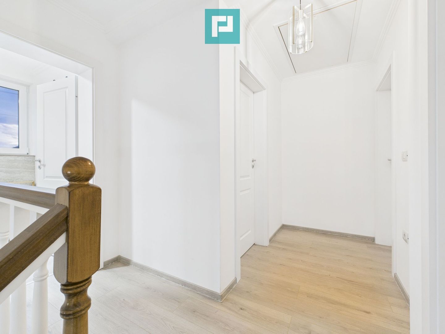 Casă cu 4 camere în Dumbrăvița, langă pădure - Poză 17