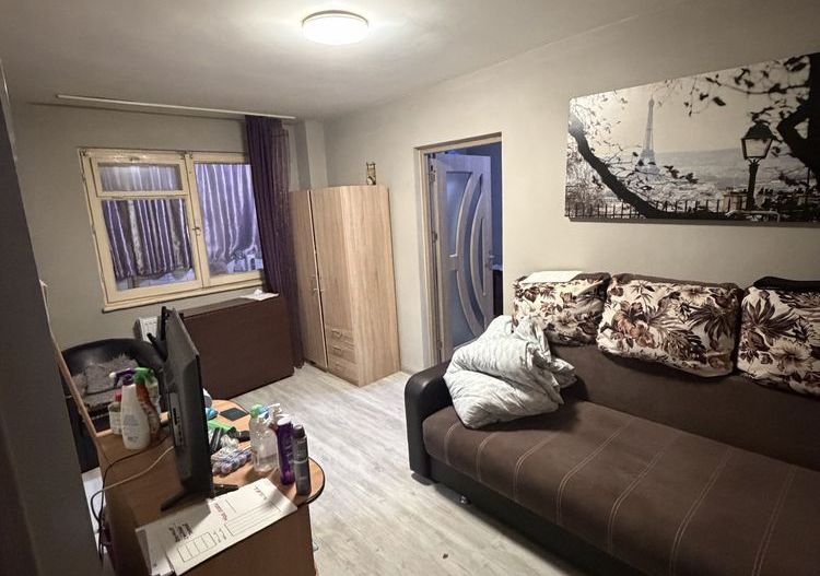 Vand apartament 3 camere micro 40 - Poză 1