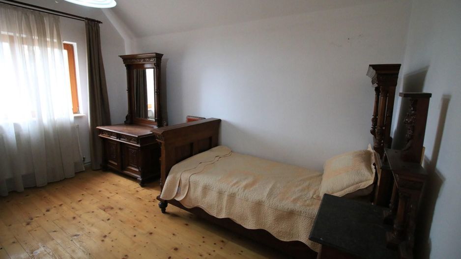 Proprietate deosebita - casa cu curte si livada - Poză 12