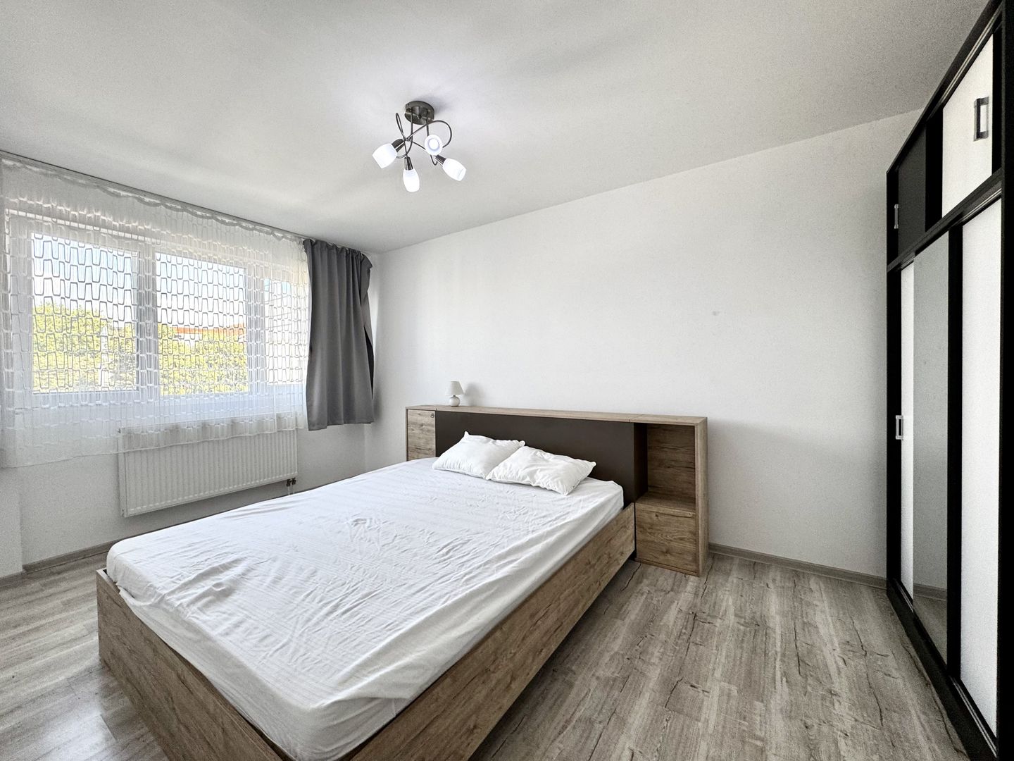 Apartament 4 camere, spațios, in zona Centralǎ- Piața Mǎrǎști - Poză 5