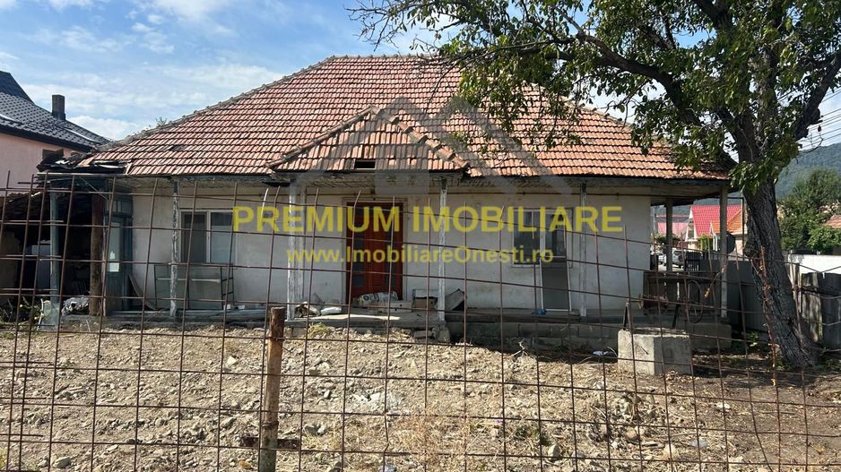 Casă de vânzare în centrul Oituzului, DN11 - Poză 13