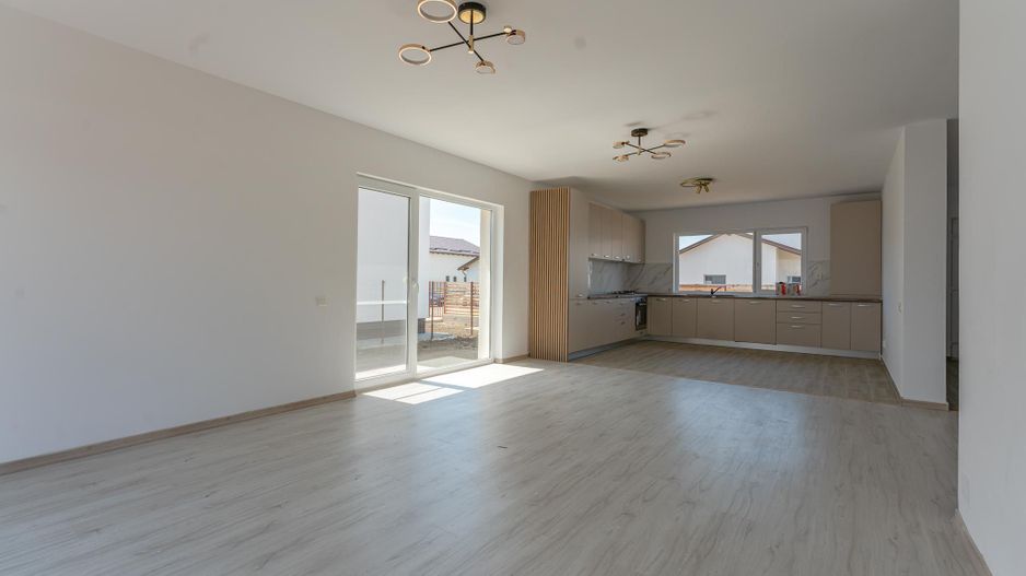 Casa de închiriat în Sânpetru - bucatarie mobilata si utilata - Poză 6