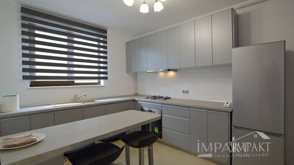 Casa cuplata cu 6 camere si curte in cartierul Intre lacuri. - Poză 4