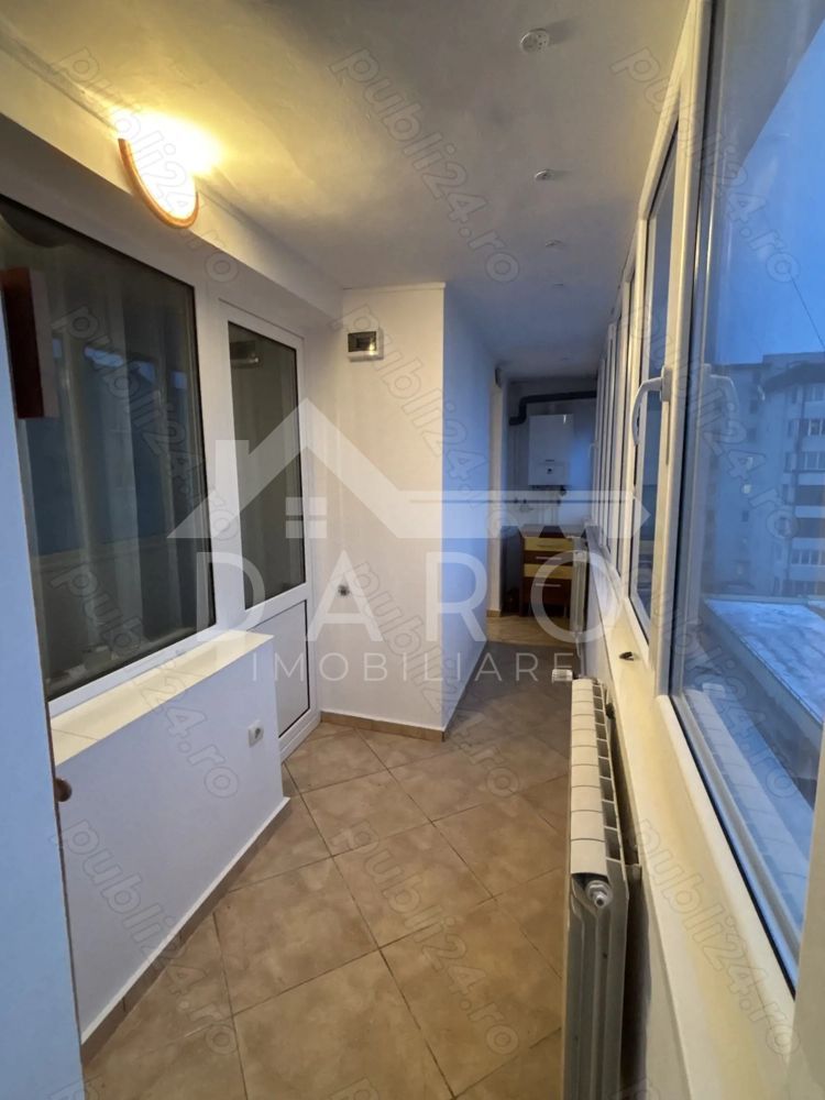 Apartament cu 3 camere în zonă centrală - Poză 3