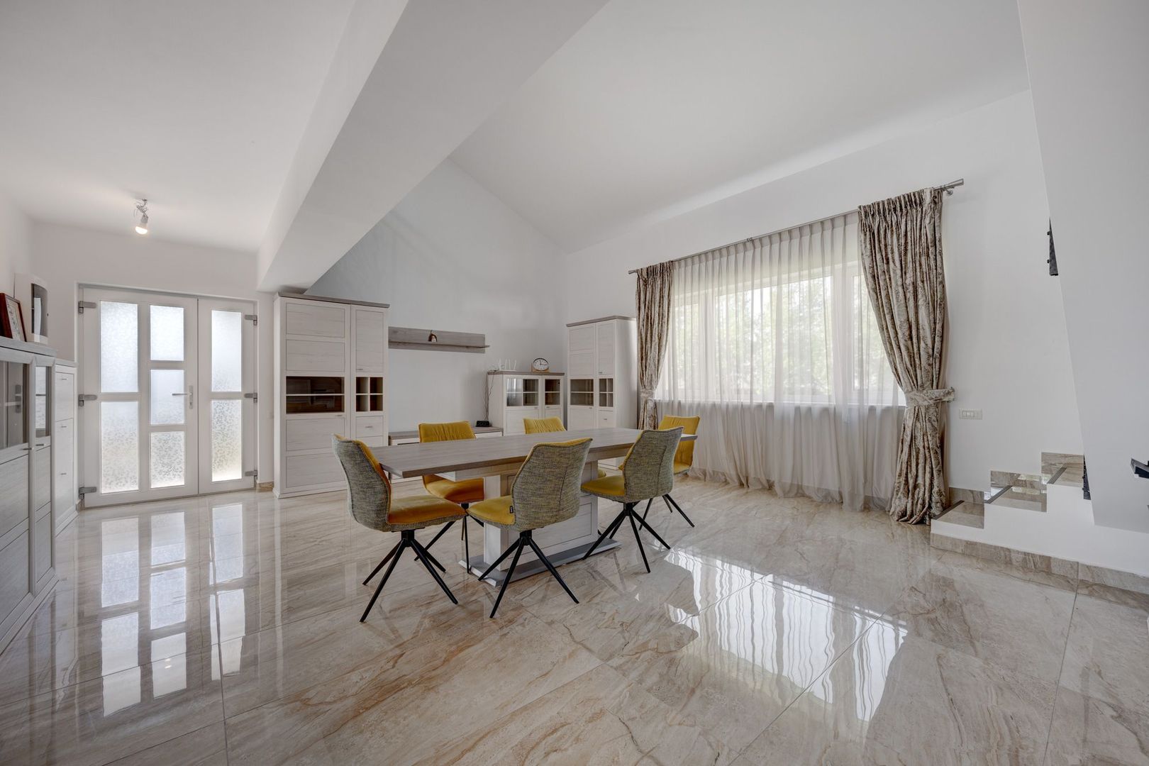 Casa cu Mesteceni!  Complex Lalelelor Domnești - Poză 15