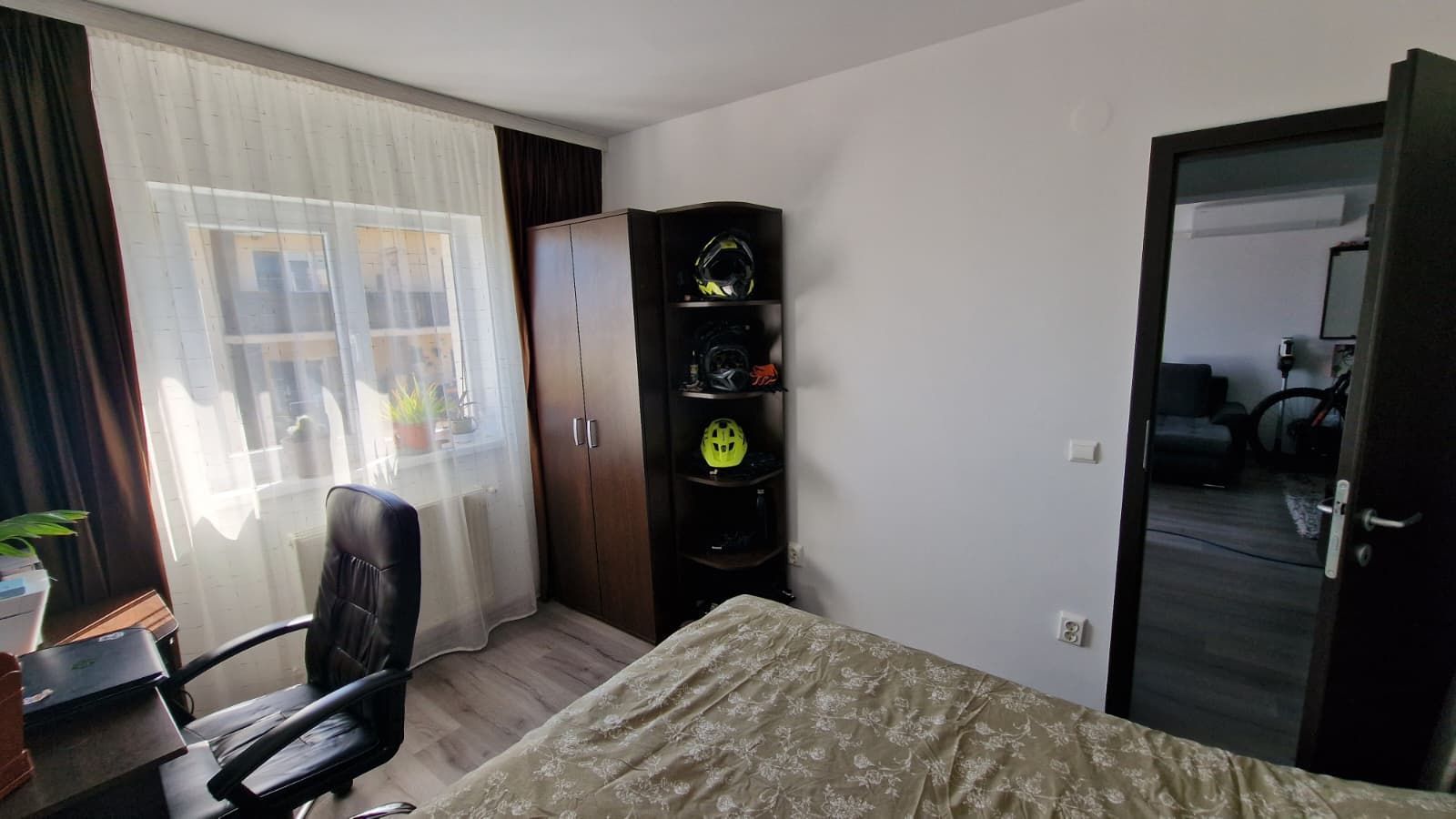 Apartament 3 camere , 2 băi 2 balcoane, Etaj 2, Cartier Turnisor - Poză 4