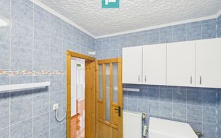 Casă renovată cu curte mare de închiriat în Rontău - Poză 3