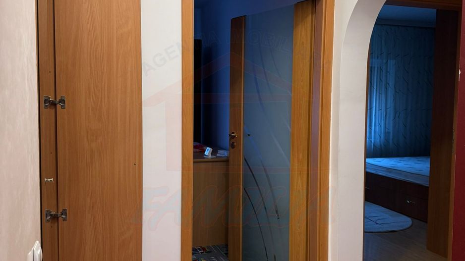 550 Euro inchiriere apartament cu 3 camere, etaj 3 din 8, zona peco BK - Poză 7