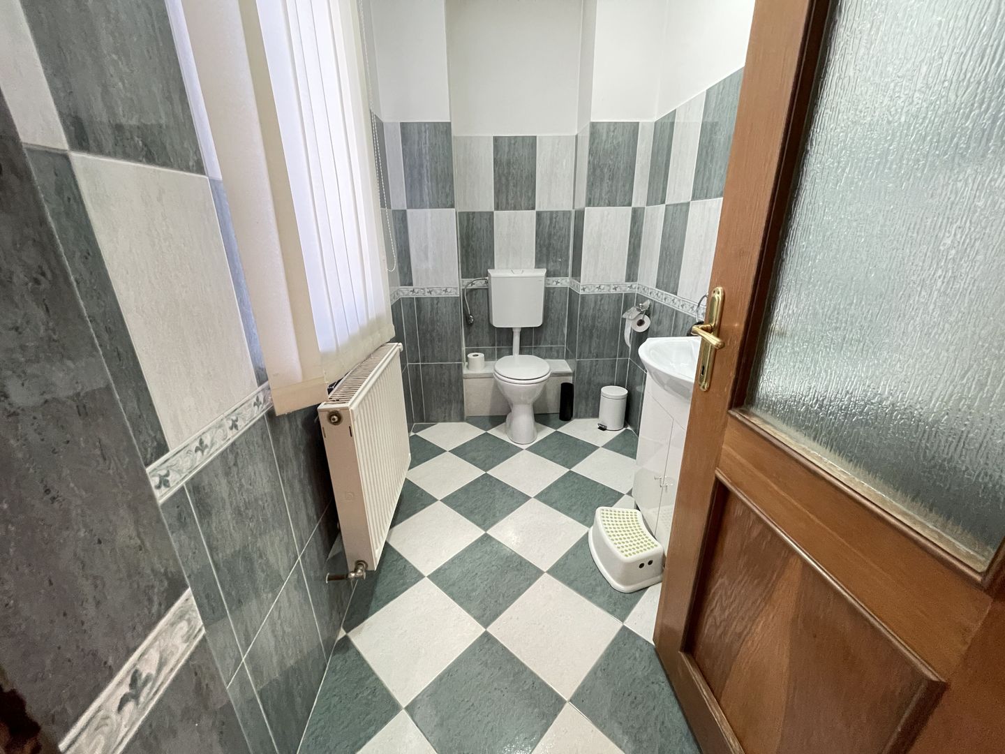 Casa spatioasa cu spatiu de relaxare-zona Blascovici - Poză 11