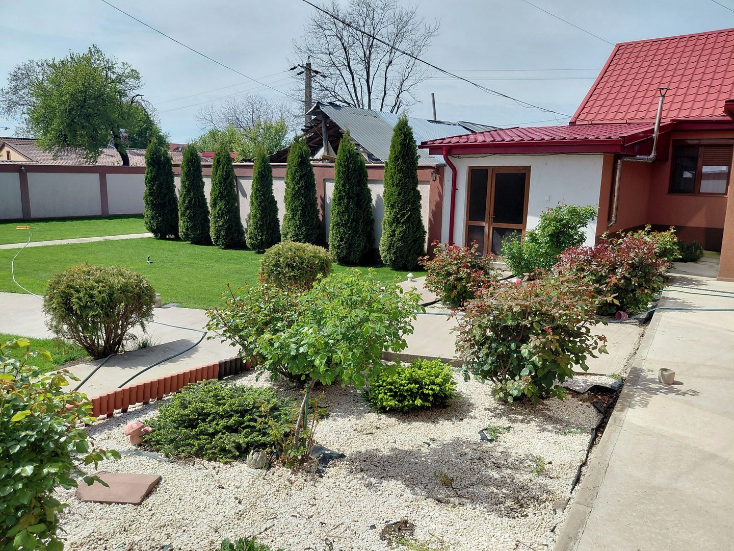 Casă complet utilată cu curte de poveste – la câteva minute de Galați! - Poză 2