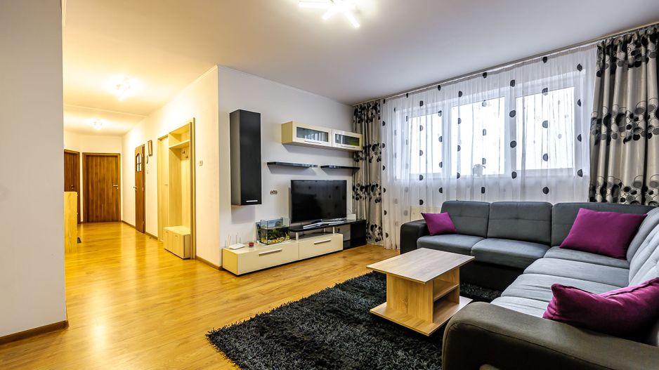 Apartament modern cu 3 camere, Via Romana. Arad. - Poză 1