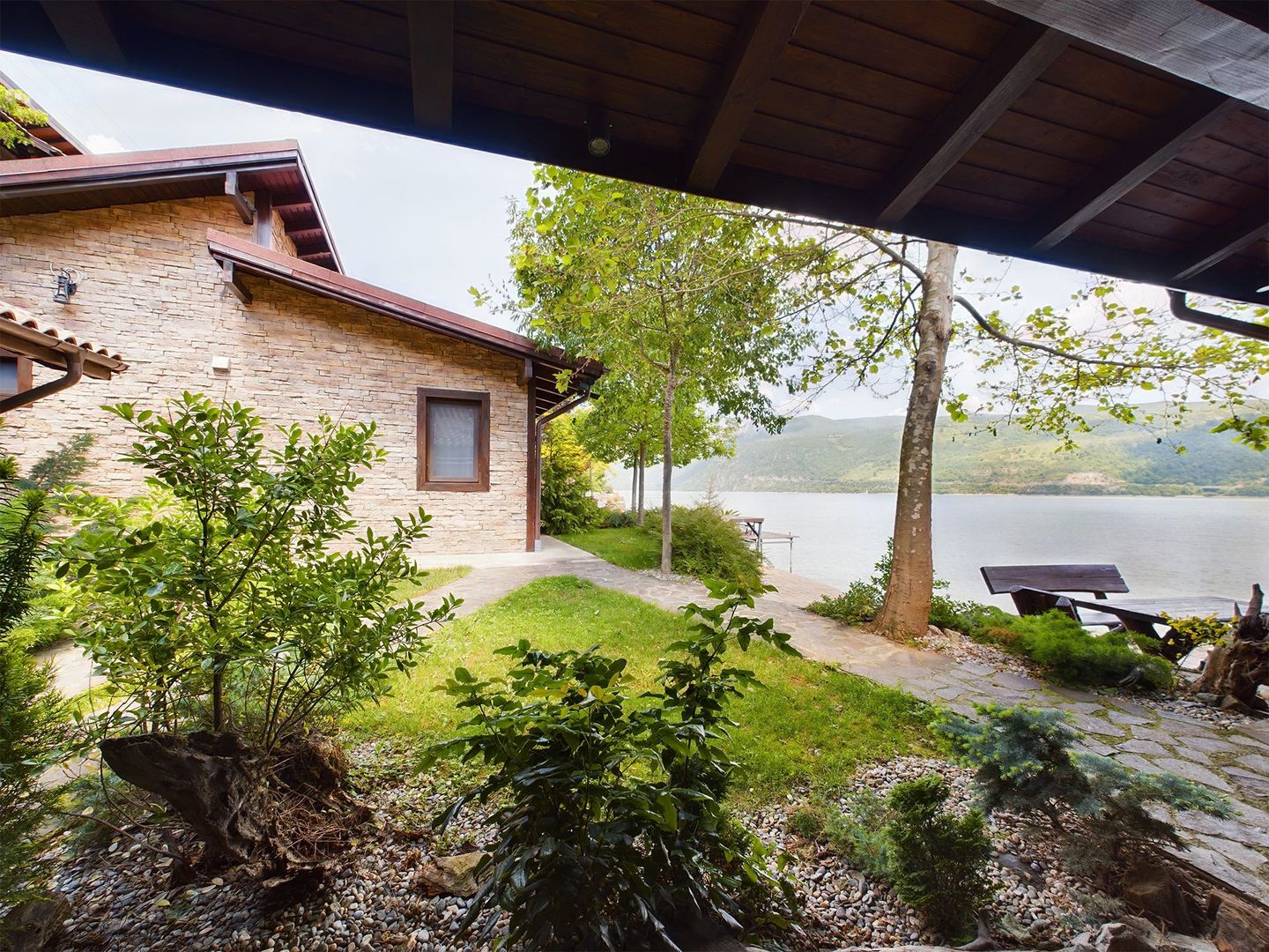 Pensiune de Lux pe Malul Dunării în Dubova - Poză 23