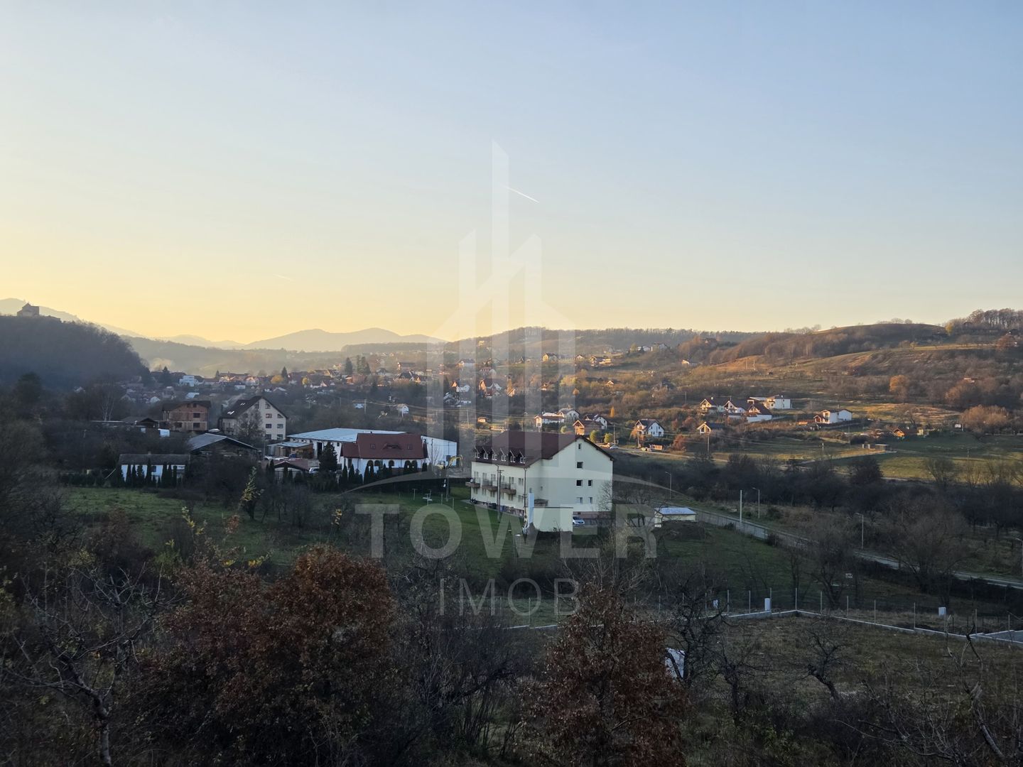 Casă modernă în Cisnădioara / Cisnădie – vedere către Cetatea Cisnădioara - Poză 8