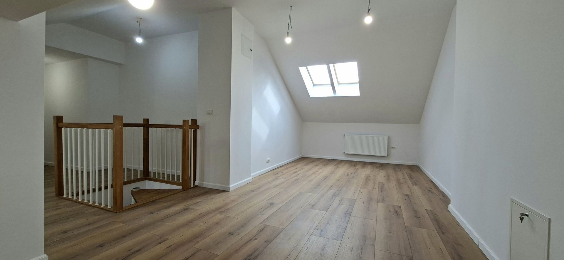 Apartament complet renovat cu scara interioara - Poză 23