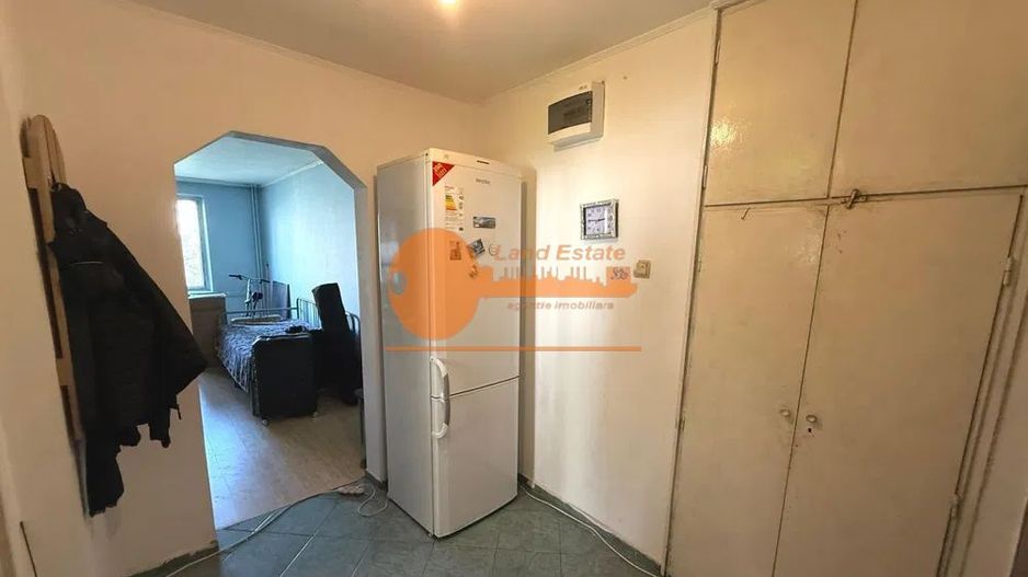 Apartament cu 3 camere in zona Crangasi - Poză 1