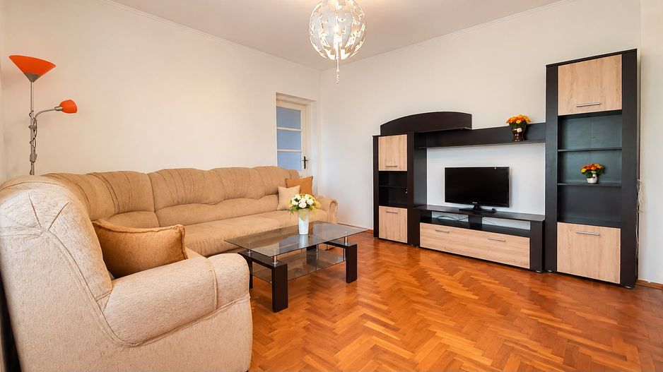Casă de vânzare | 5 camere| Teren 428 mp | Voluntari, lângă Școala 1 - Poză 1