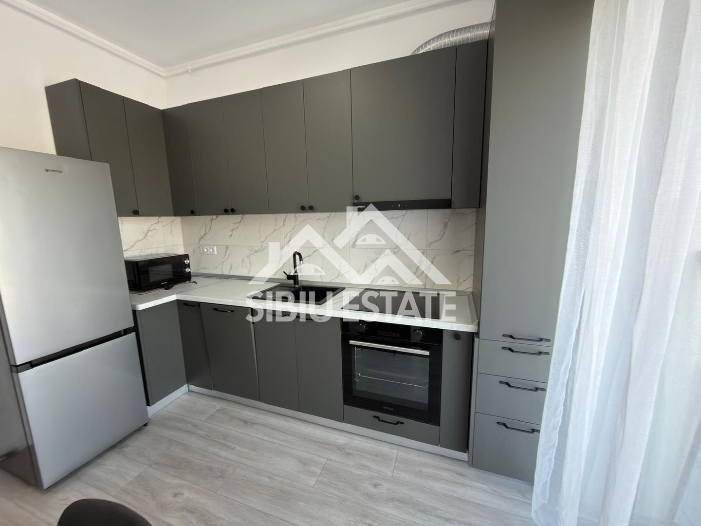 Apartament de închiriat , 2 camere decomandate, cu balcon si parcare - Poză 5