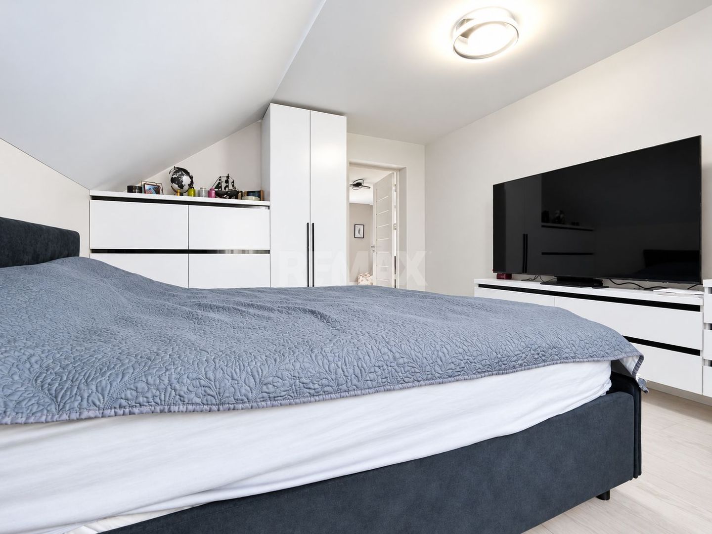 CASĂ TIP DUPLEX ÎN SÎNGERA | 220 m² | 4 DORMITOARE | 6 ARI - Poză 13