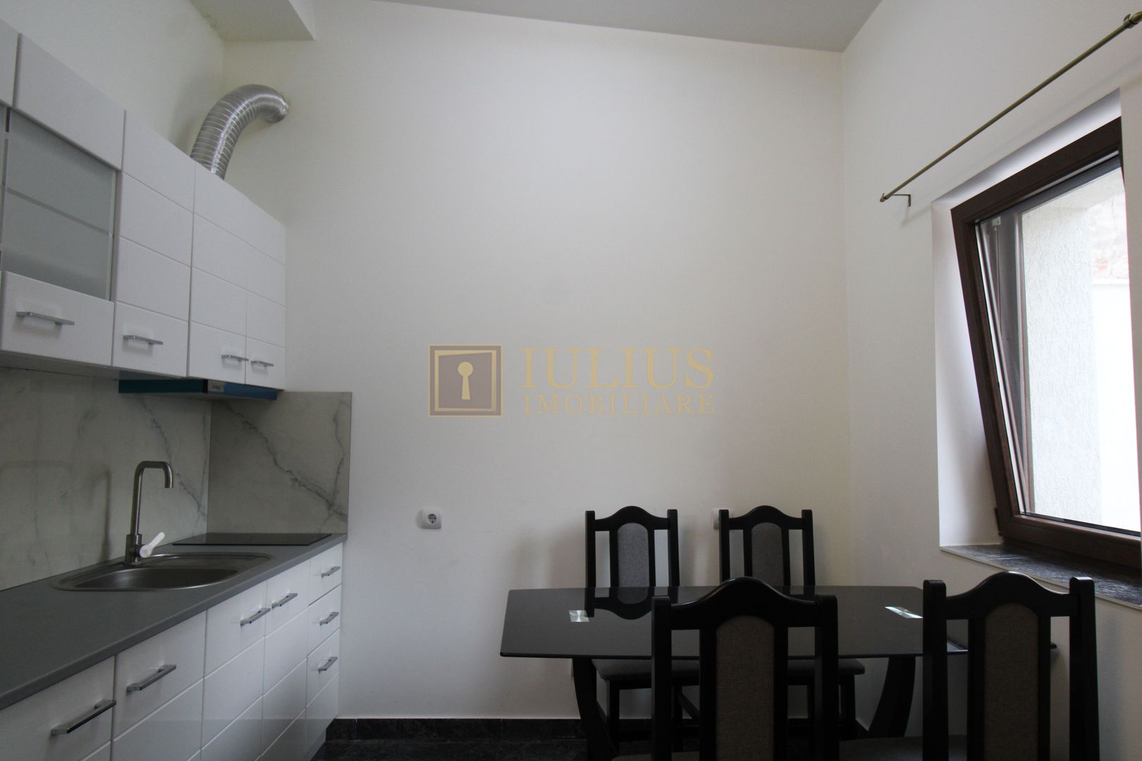 Apartament utilat  modern , situat la parter, curte coumuna privata - Poză 2