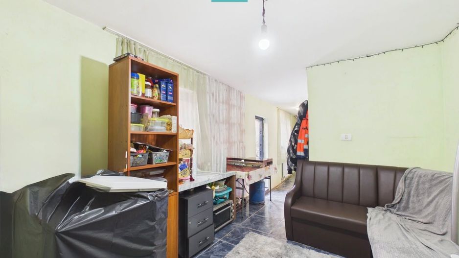 Casă P+E cu două apartamente, zona Drăgășani - Poză 5