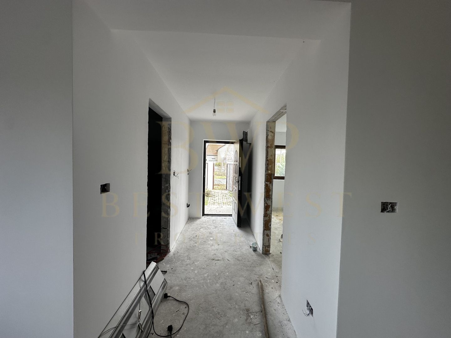 Duplex, 4 dormitoare, Mosnita, drum asfaltat, toate utilitățile - Poză 1