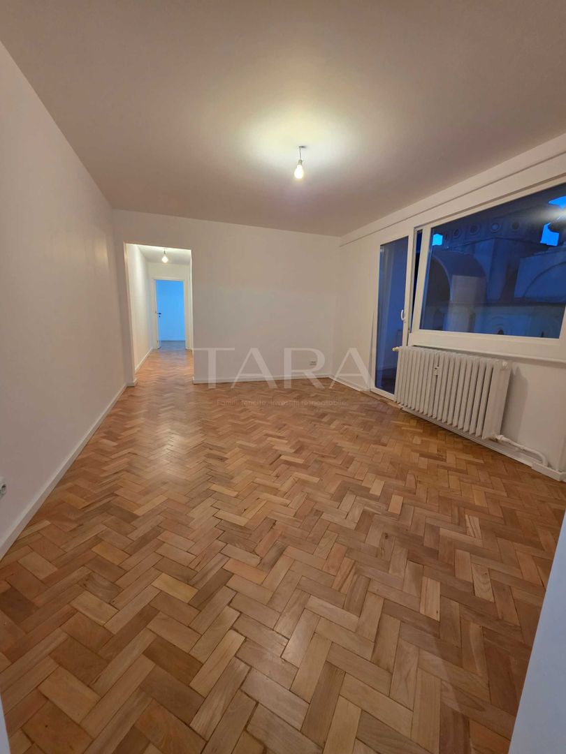Apartament cu 3 camere, renovat complet, 67 mp,  zona Piața Hermes. - Poză 1