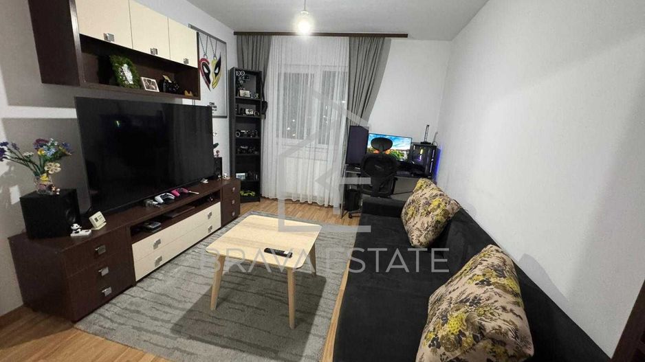 Apartament 2 camere, balcon, parcare, Zona VIVO - Poză 1
