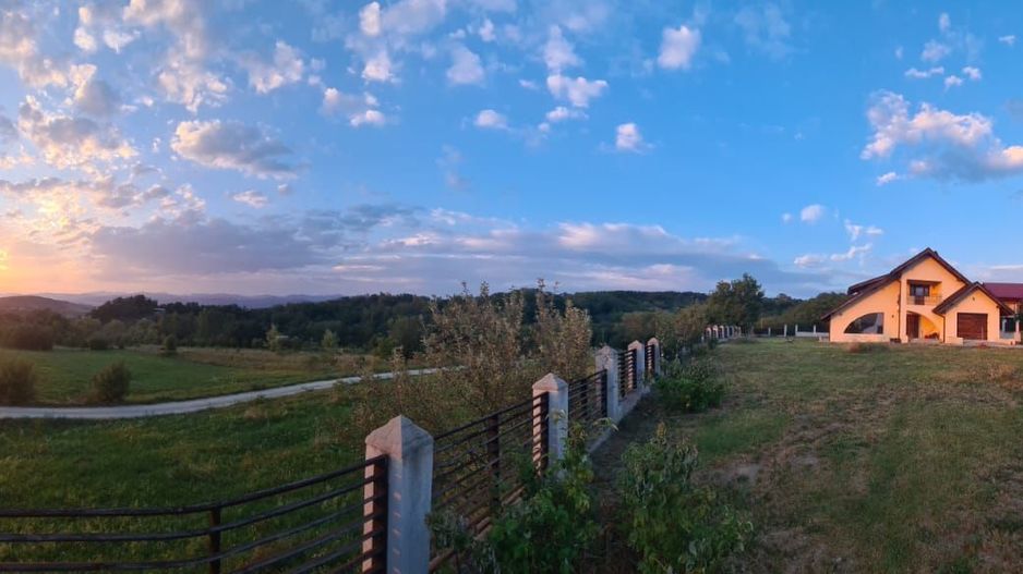 Refugiu la munte - casă cu 3070 mp teren și vedere spre Vârful Rânca - Poză 1