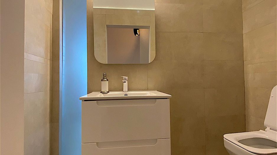 Apartament cu parcare subterana in imobil cu piscina si SPA - Poză 11