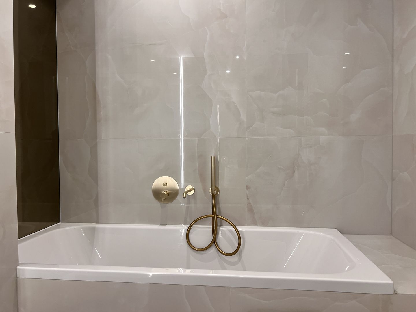 PRIMA INCHIRIERE | CORTINA PIPERA | PARCARE SUBTERANA | TERASA - Poză 24