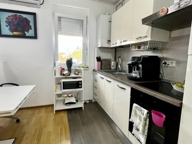 Apartament cu 3 camere, et 1, loc de parcare și spațiu de agrement, zona Lipovei - Poză 5