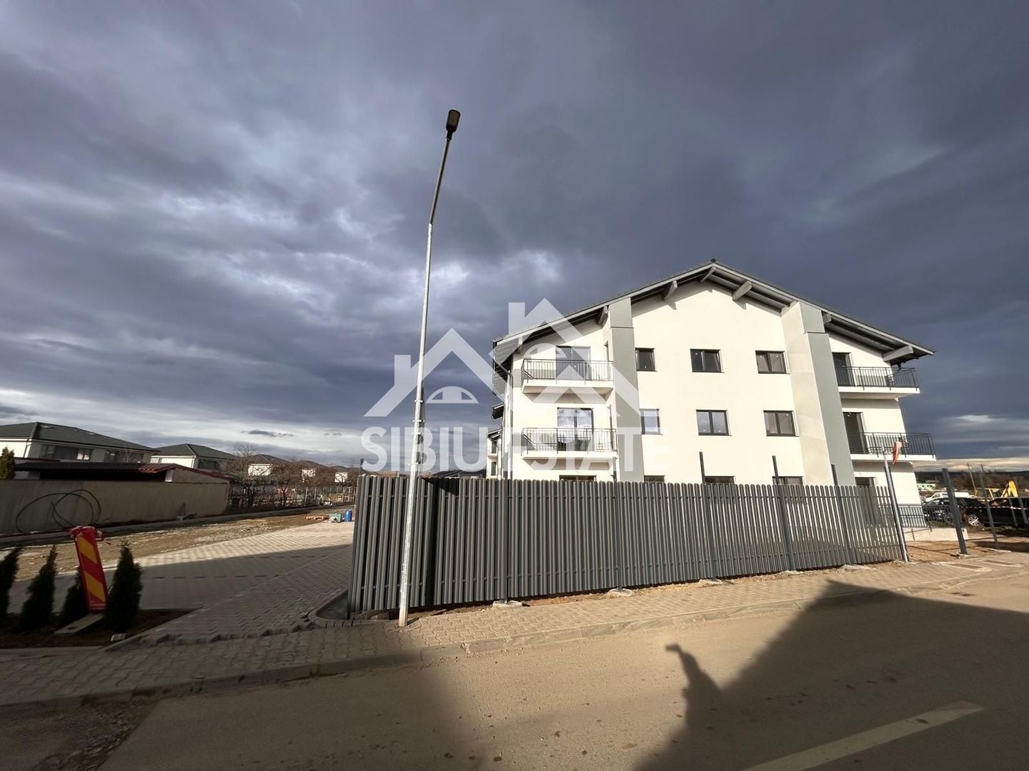 Apartament modern decomandat cu 2 camere si balcon în Șelimbăr - Poză 9