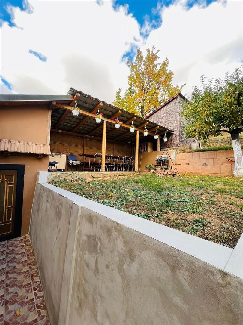 Casa in zona de dealuri - Poză 5