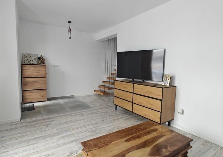 Duplex modern, complet mobilat și utilat – Moșnița Nouă - Poză 1