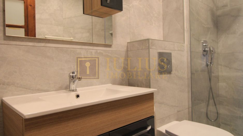 3 camere, curte comuna, centrala proprie. - Poză 13