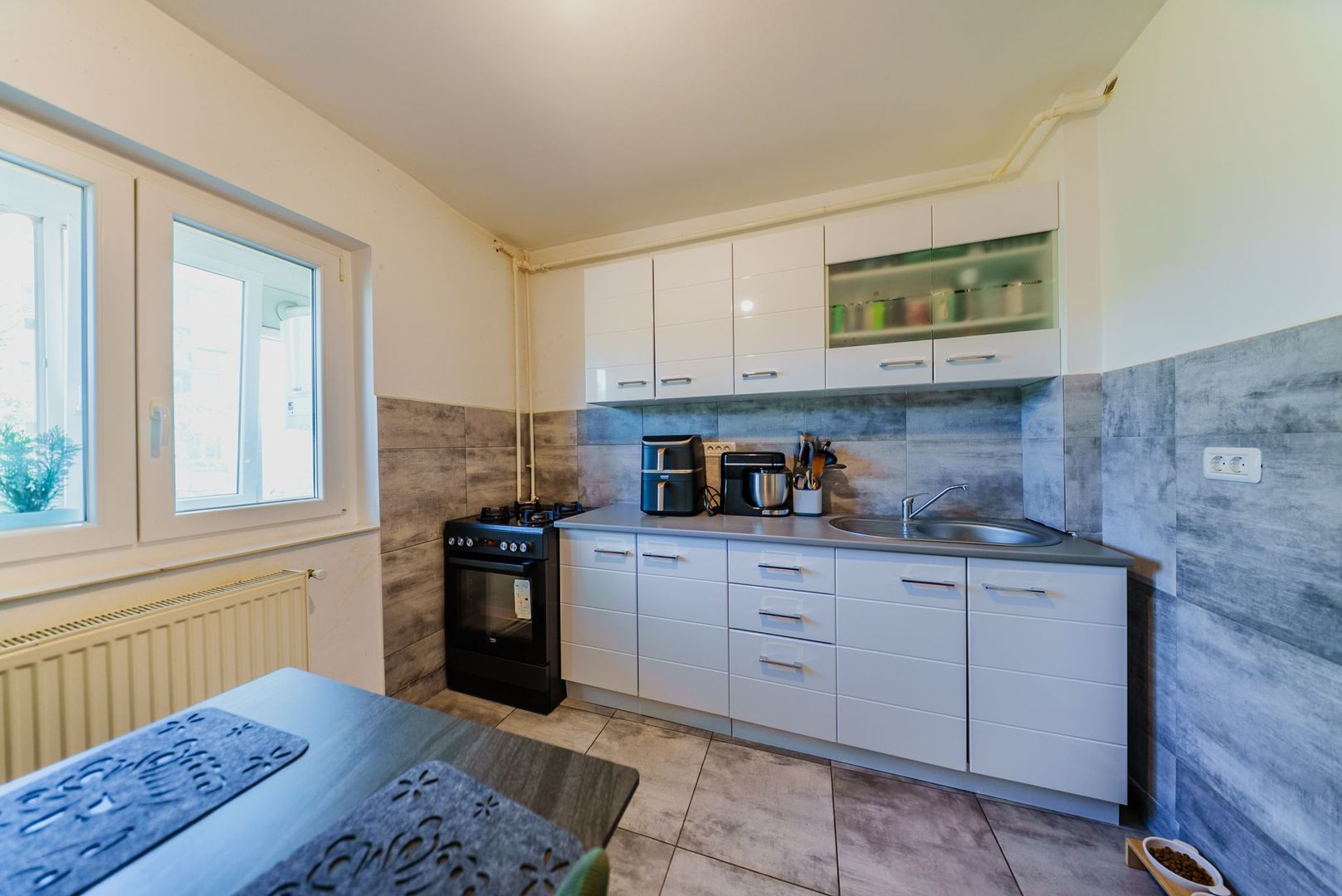 Apartament 2 camere, zona 300, decomandat, etaj 1 - Poză 6
