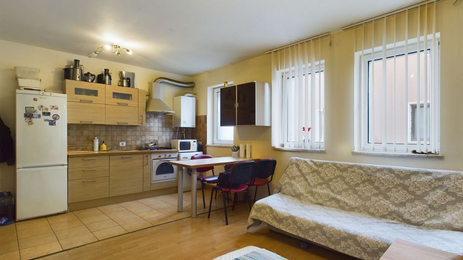 Apartament 3 camere Dumbrăvița - Poză 1